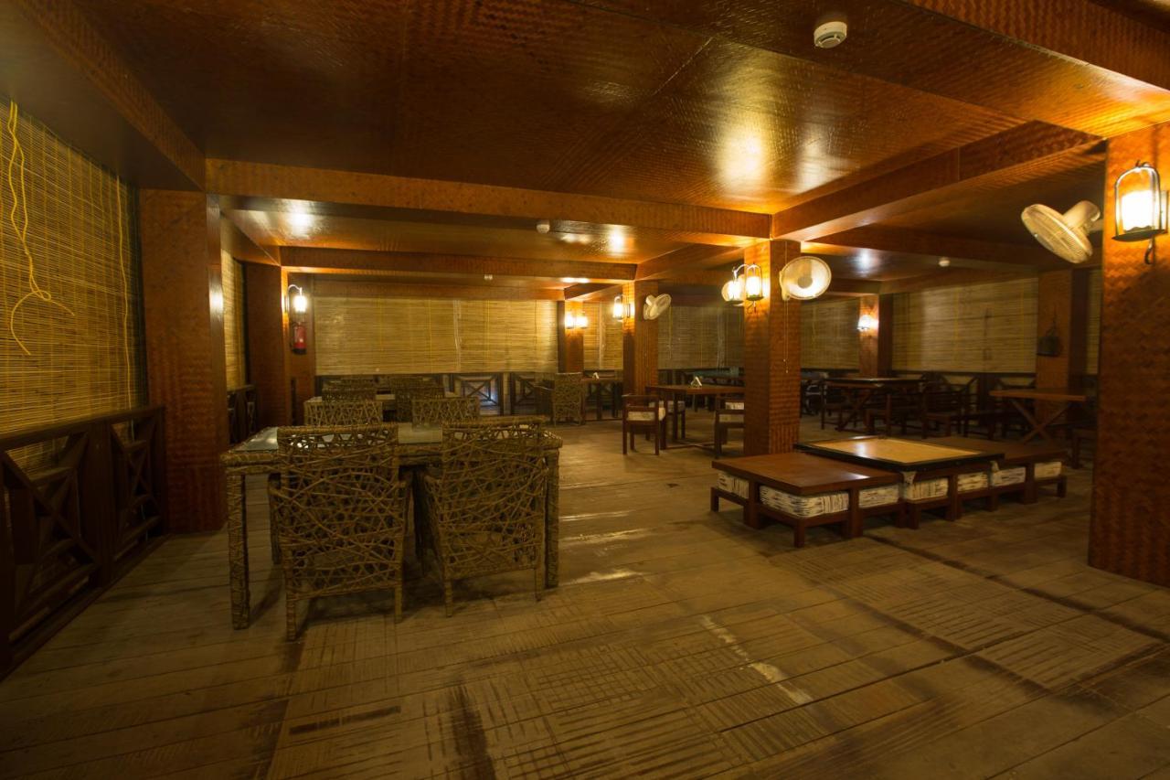 Tsg Aura Hotel Sitapur Exterior photo
